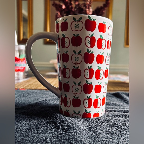 🧨Apple Decor Beautiful Coffee Mug (Great Condition)(SEND OFFERS OVER $8‼️) 🧨 - Picture 2 of 4